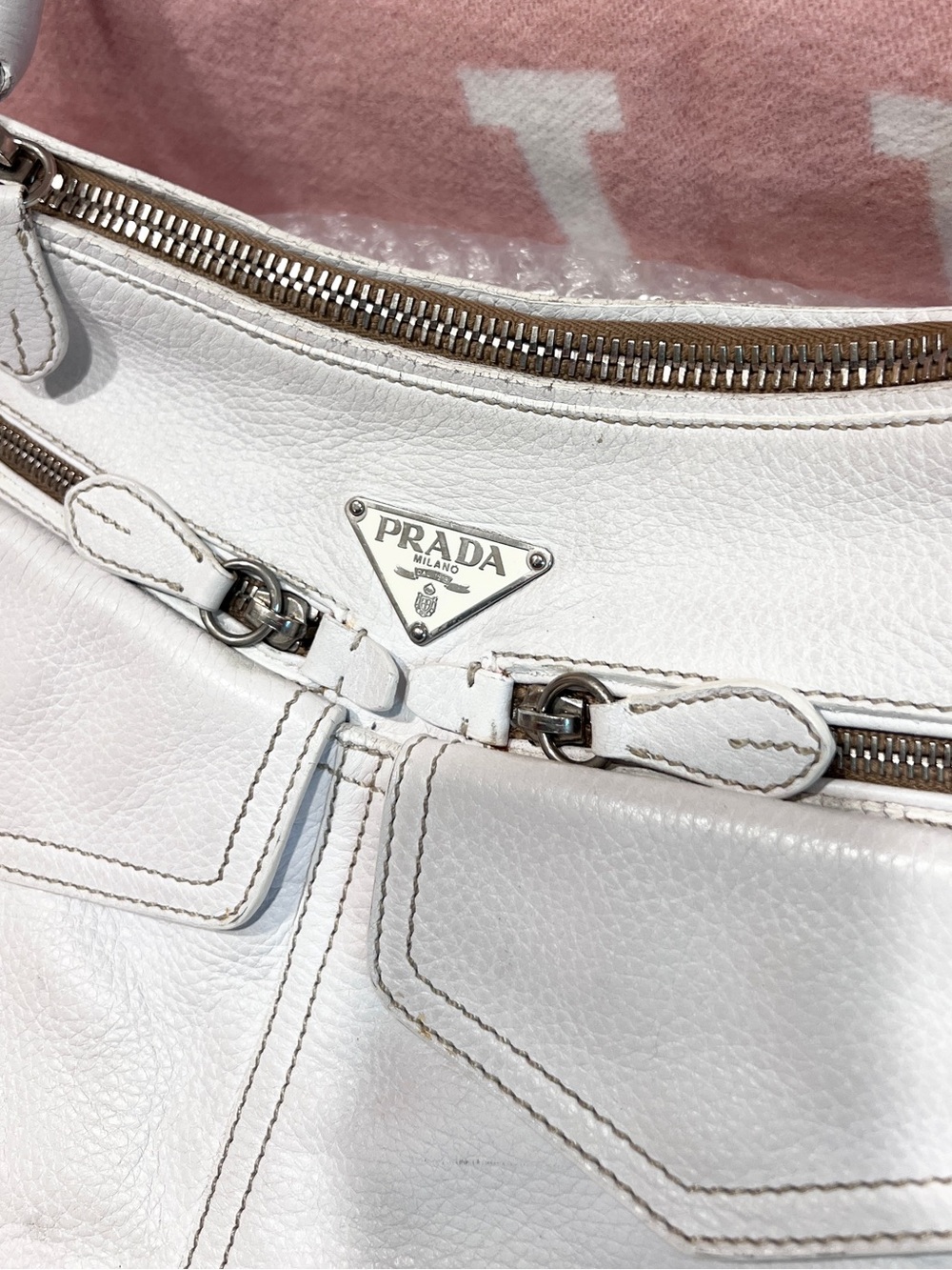PRADA⭐️AUTHENTIC White Leather Shoulder Buffalo Bag with Zip Pockets! Offers! - Picture 6 of 11